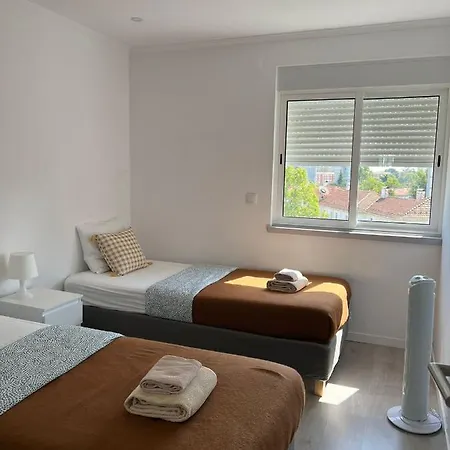 Near The Airport Homestay Lisbon