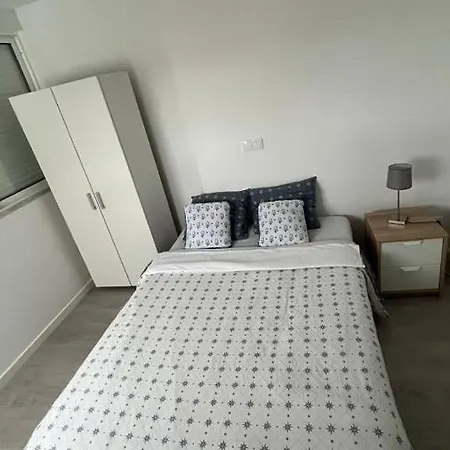 Near The Airport Homestay Lisbon